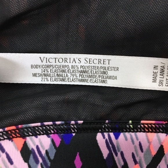 VICTORIA’S SECRET VSX Sports Bra Workout Top Mesh Strappy Geo Print Size Small - Picture 8 of 10